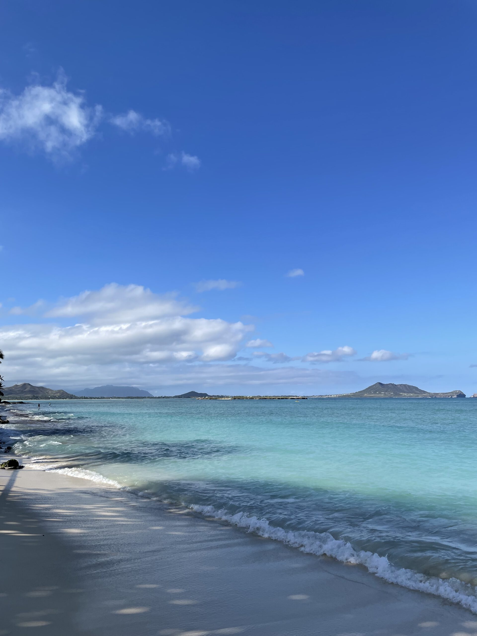 White sand beach and blue ocean water on the Hawaiian Islands